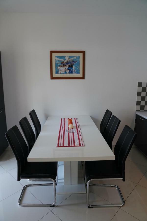 Sesar Apartments Krk - No. 2 Vinko Krk Town Exteriér fotografie